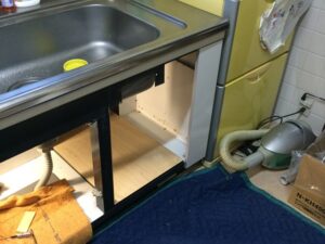 60ｃｍ食器乾燥機を45ｃｍ食洗機に取替える　撤去工事